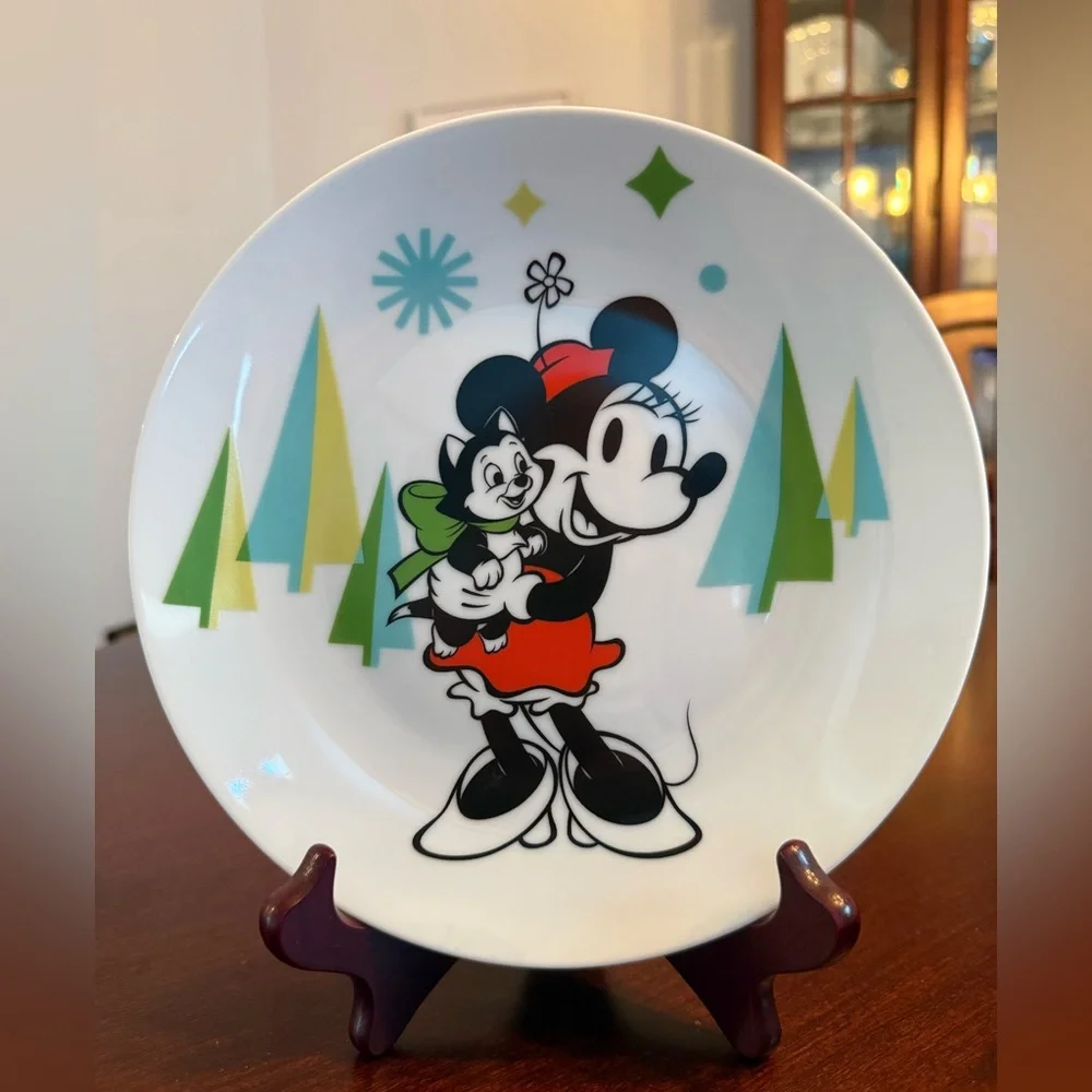 Disney Mickey Mouse Winter/Christmas Appetizer Plates 8” Set Of 4
